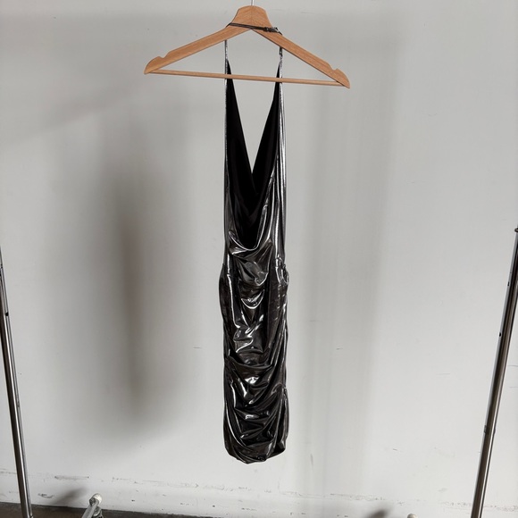 $375 NWT Halston “Frances”Metallic Silver Halter Mini Dress in Luster Sz 4 - Picture 10 of 14